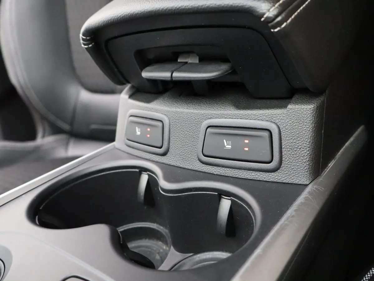 TCe 140 EDC GPF BOSE Edition | automaat | trekhaak |