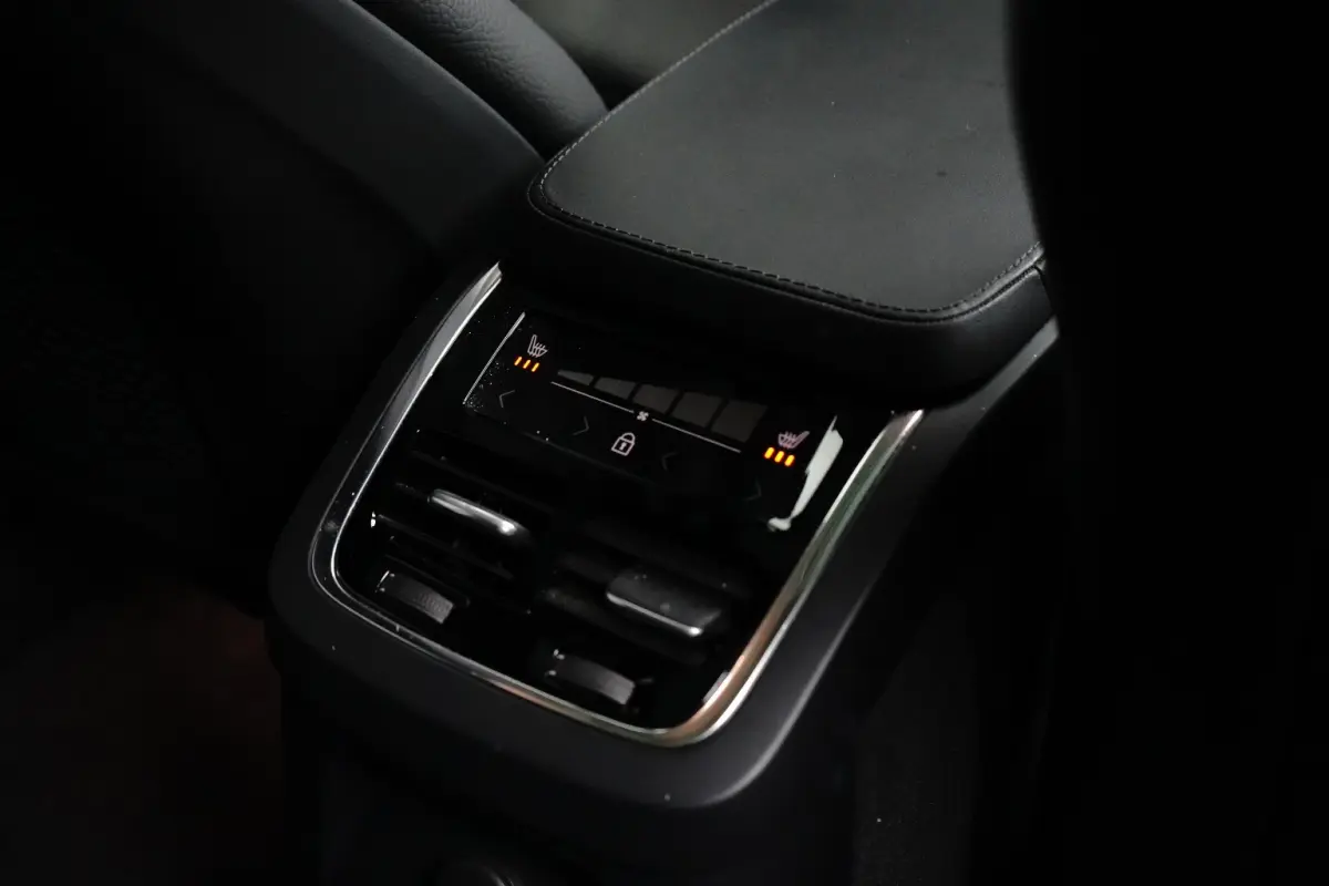 2.0 T8 Recharge AWD Plus Bright | BLIS | Leder | 20" | Harman Kardon |