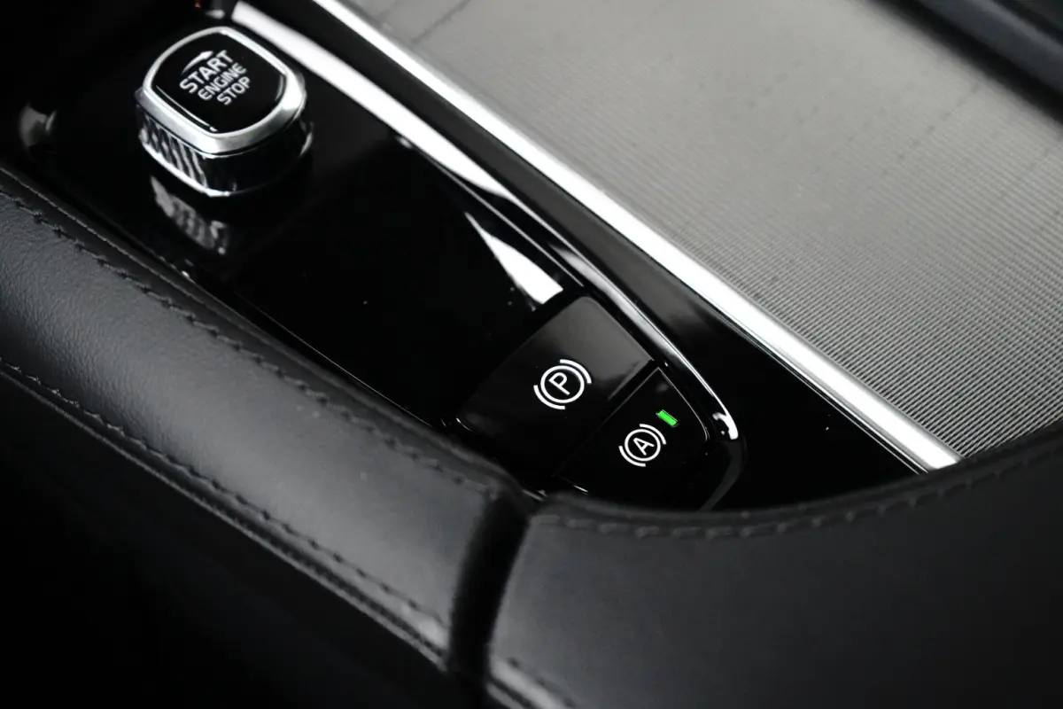 2.0 T8 Recharge AWD Plus Bright | BLIS | Leder | 20" | Harman Kardon |