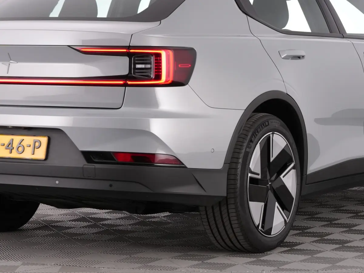 Standard Range Single Motor Plus 70 kWh | PANORAMADAK | harman/kardon | EL. Stoelen ✅ 1e Eigenaar !