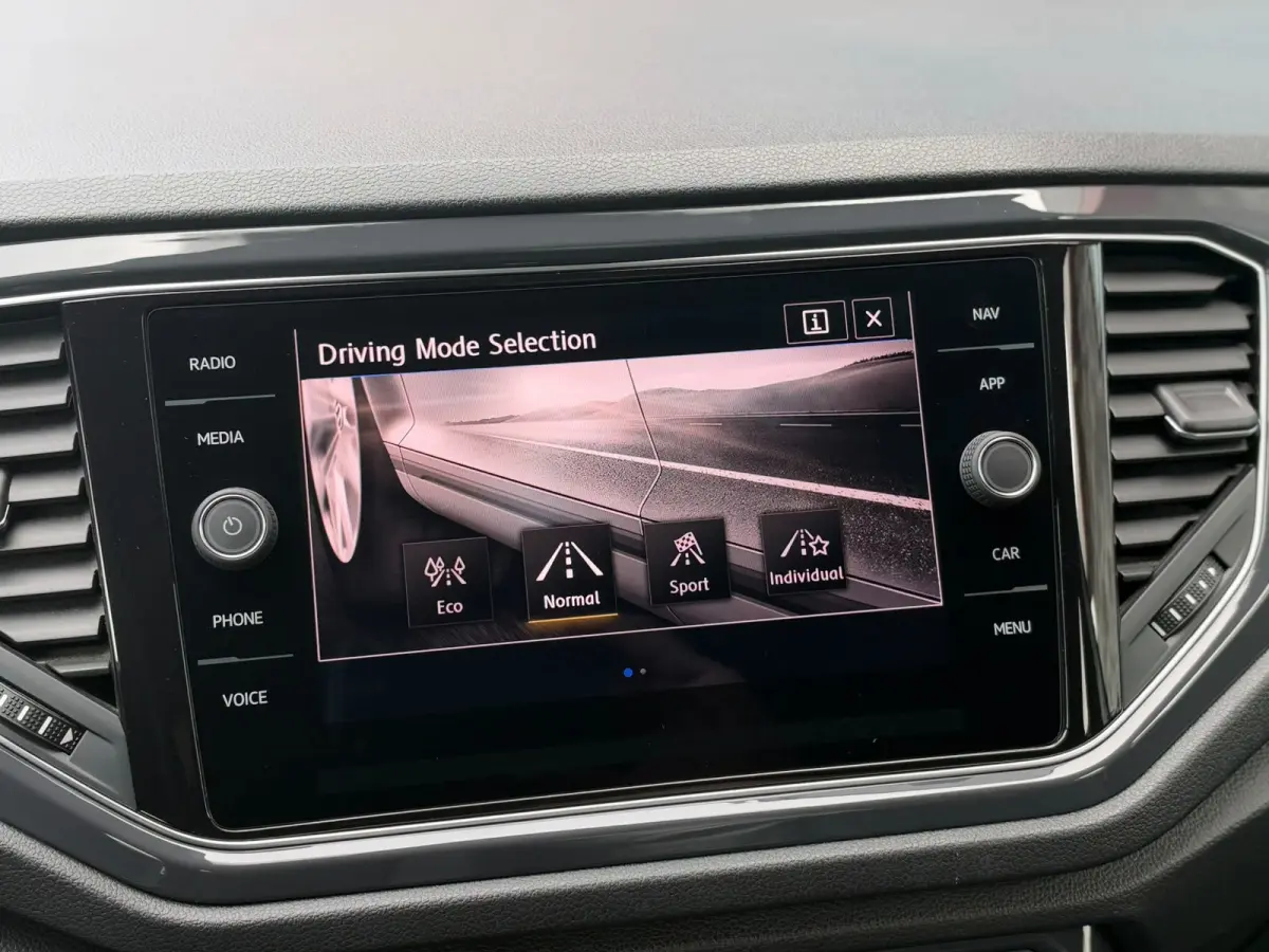 1.5 TSI 3x R-LINE DSG l VIRTUAL l CAMERA l ST-VERW l TREKHAAK l ADAPT.CRUISE l LANE ASSIST l CARPLAY