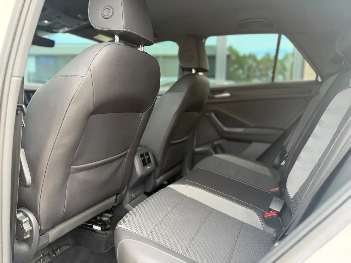 1.5 TSI 3x R-LINE DSG l VIRTUAL l CAMERA l ST-VERW l TREKHAAK l ADAPT.CRUISE l LANE ASSIST l CARPLAY