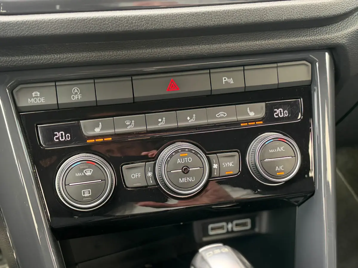 1.5 TSI 3x R-LINE DSG l VIRTUAL l CAMERA l ST-VERW l TREKHAAK l ADAPT.CRUISE l LANE ASSIST l CARPLAY