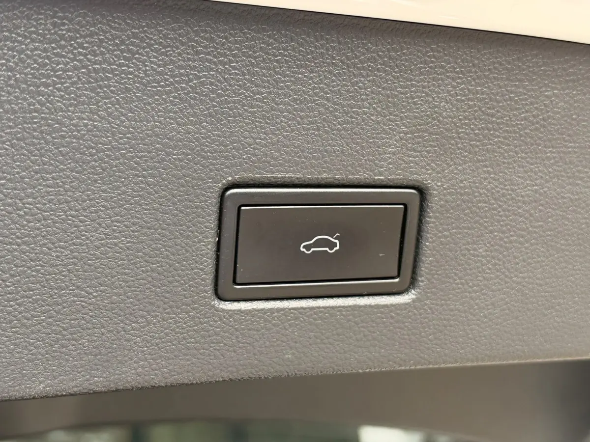1.5 TSI 3x R-LINE DSG l VIRTUAL l CAMERA l ST-VERW l TREKHAAK l ADAPT.CRUISE l LANE ASSIST l CARPLAY