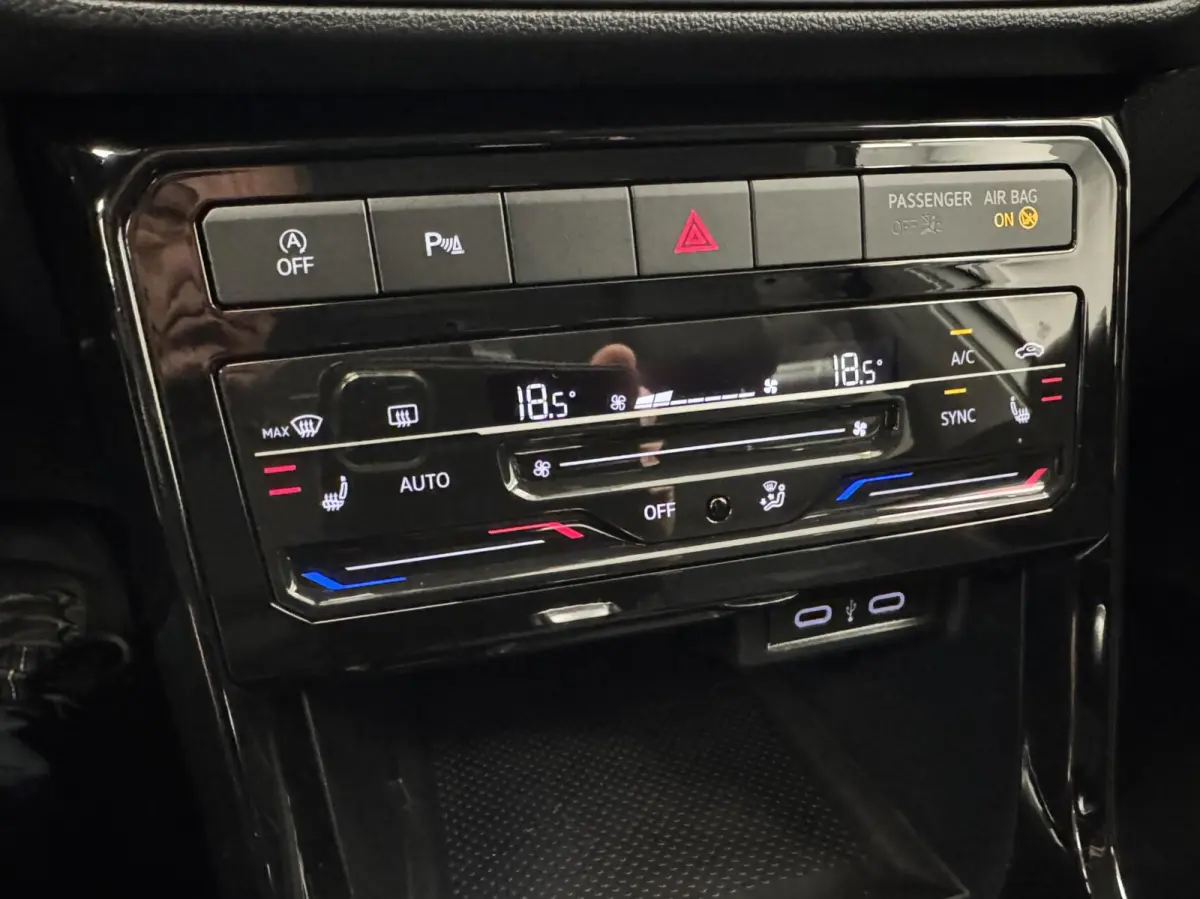 1.0 TSi Style 110PK Automaat-Trekhaak-Navigatie-Cr.contr-Carplay-Clima-Camera-Stoelverwarming-Parkeersensoren-Virtual-Lm18''velgen