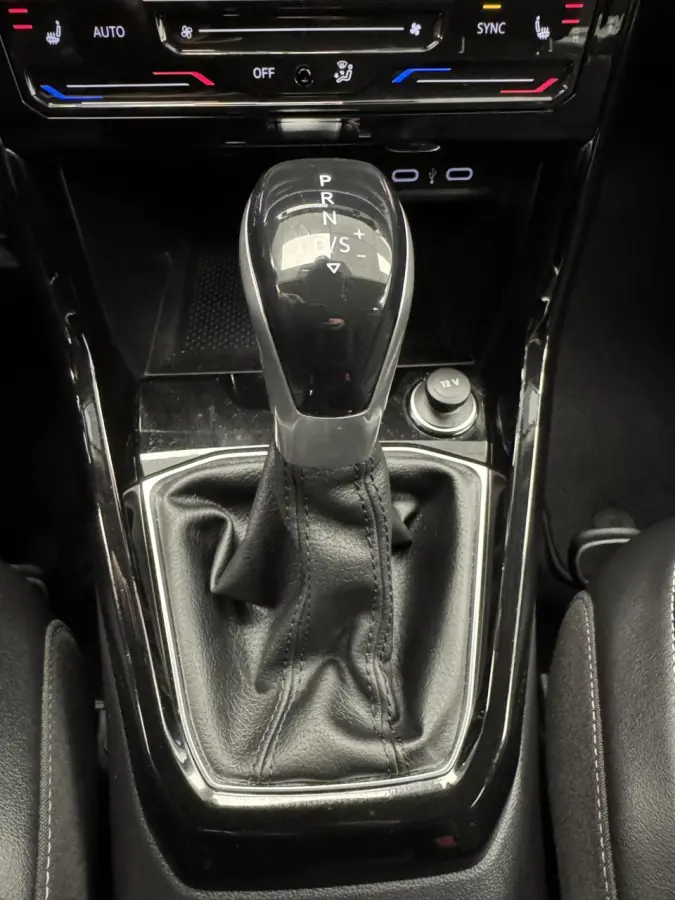 1.0 TSi Style 110PK Automaat-Trekhaak-Navigatie-Cr.contr-Carplay-Clima-Camera-Stoelverwarming-Parkeersensoren-Virtual-Lm18''velgen