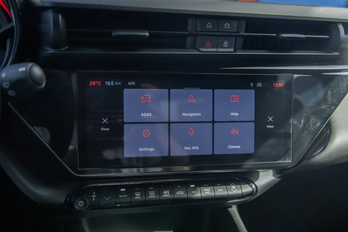 1.2 Turbo Hybrid Ibrida Speciale | Apple Carplay/Android Auto | Elek. Stoelen met Massagefunctie | Dodehoek detectie | Matrix LED | Keyless | Sfeerverlichting | Apple Carplay/Android Auto|te