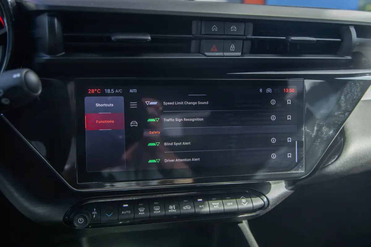 1.2 Turbo Hybrid Ibrida Speciale | Apple Carplay/Android Auto | Elek. Stoelen met Massagefunctie | Dodehoek detectie | Matrix LED | Keyless | Sfeerverlichting | Apple Carplay/Android Auto|te