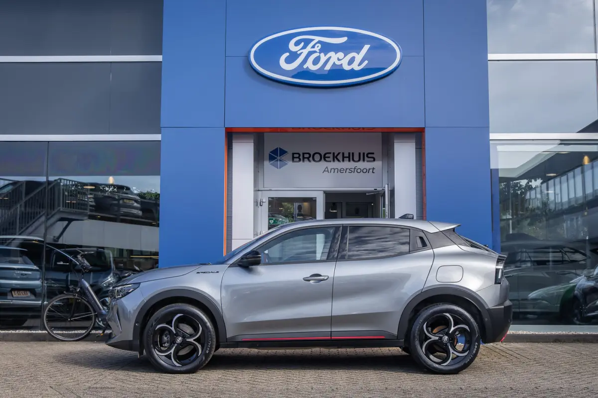 1.2 Turbo Hybrid Ibrida Speciale | Apple Carplay/Android Auto | Elek. Stoelen met Massagefunctie | Dodehoek detectie | Matrix LED | Keyless | Sfeerverlichting | Apple Carplay/Android Auto|te