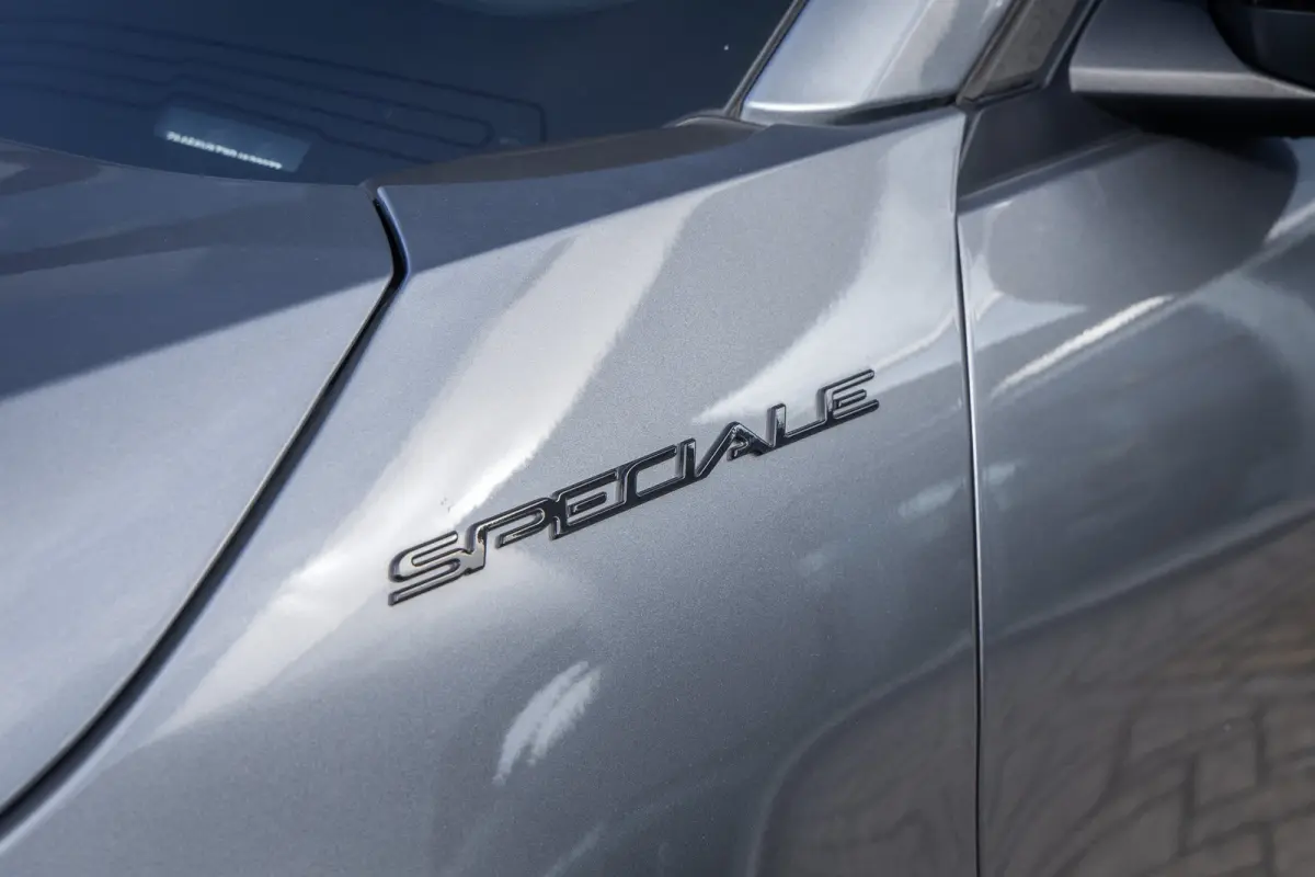 1.2 Turbo Hybrid Ibrida Speciale | Apple Carplay/Android Auto | Elek. Stoelen met Massagefunctie | Dodehoek detectie | Matrix LED | Keyless | Sfeerverlichting | Apple Carplay/Android Auto|te