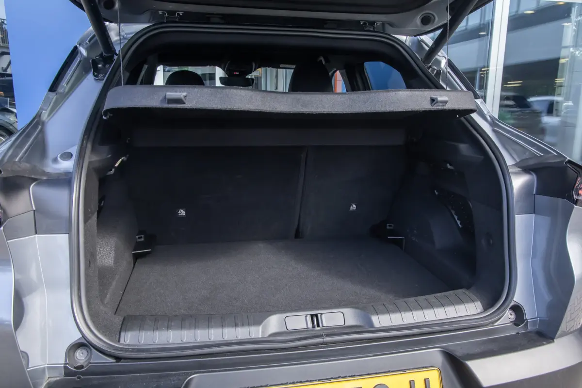 1.2 Turbo Hybrid Ibrida Speciale | Apple Carplay/Android Auto | Elek. Stoelen met Massagefunctie | Dodehoek detectie | Matrix LED | Keyless | Sfeerverlichting | Apple Carplay/Android Auto|te