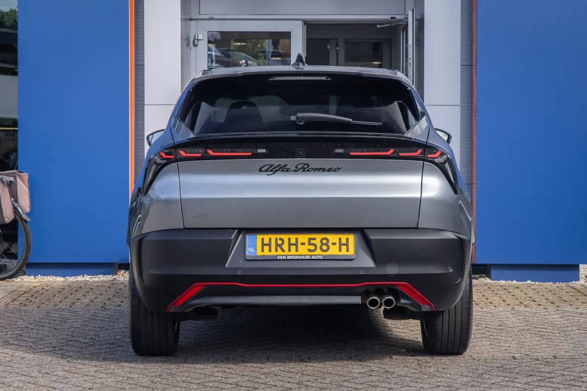 1.2 Turbo Hybrid Ibrida Speciale | Apple Carplay/Android Auto | Elek. Stoelen met Massagefunctie | Dodehoek detectie | Matrix LED | Keyless | Sfeerverlichting | Apple Carplay/Android Auto|te