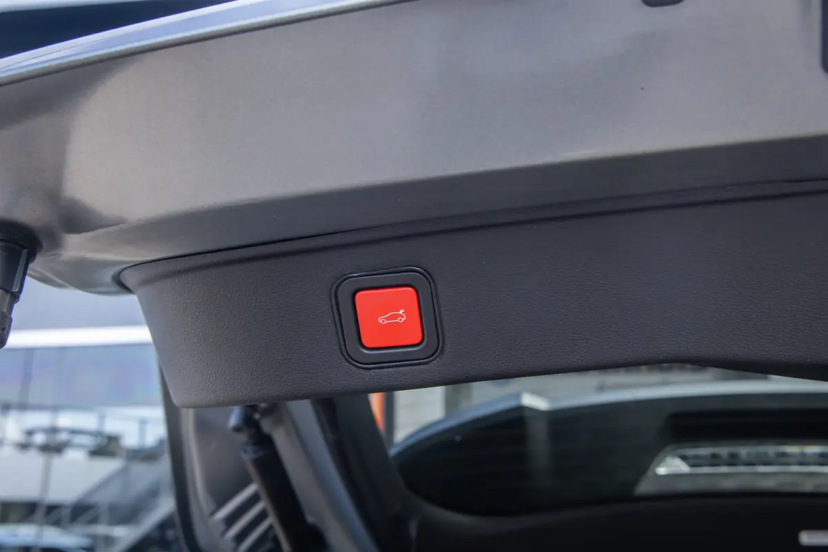 1.2 Turbo Hybrid Ibrida Speciale | Apple Carplay/Android Auto | Elek. Stoelen met Massagefunctie | Dodehoek detectie | Matrix LED | Keyless | Sfeerverlichting | Apple Carplay/Android Auto|te