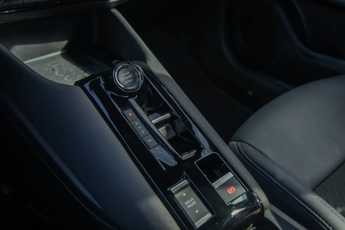 1.2 Turbo Hybrid Ibrida Speciale | Apple Carplay/Android Auto | Elek. Stoelen met Massagefunctie | Dodehoek detectie | Matrix LED | Keyless | Sfeerverlichting | Apple Carplay/Android Auto|te