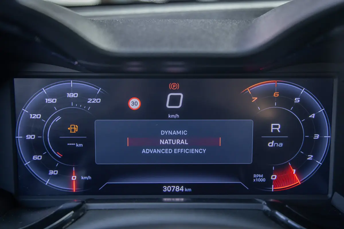 1.2 Turbo Hybrid Ibrida Speciale | Apple Carplay/Android Auto | Elek. Stoelen met Massagefunctie | Dodehoek detectie | Matrix LED | Keyless | Sfeerverlichting | Apple Carplay/Android Auto|te