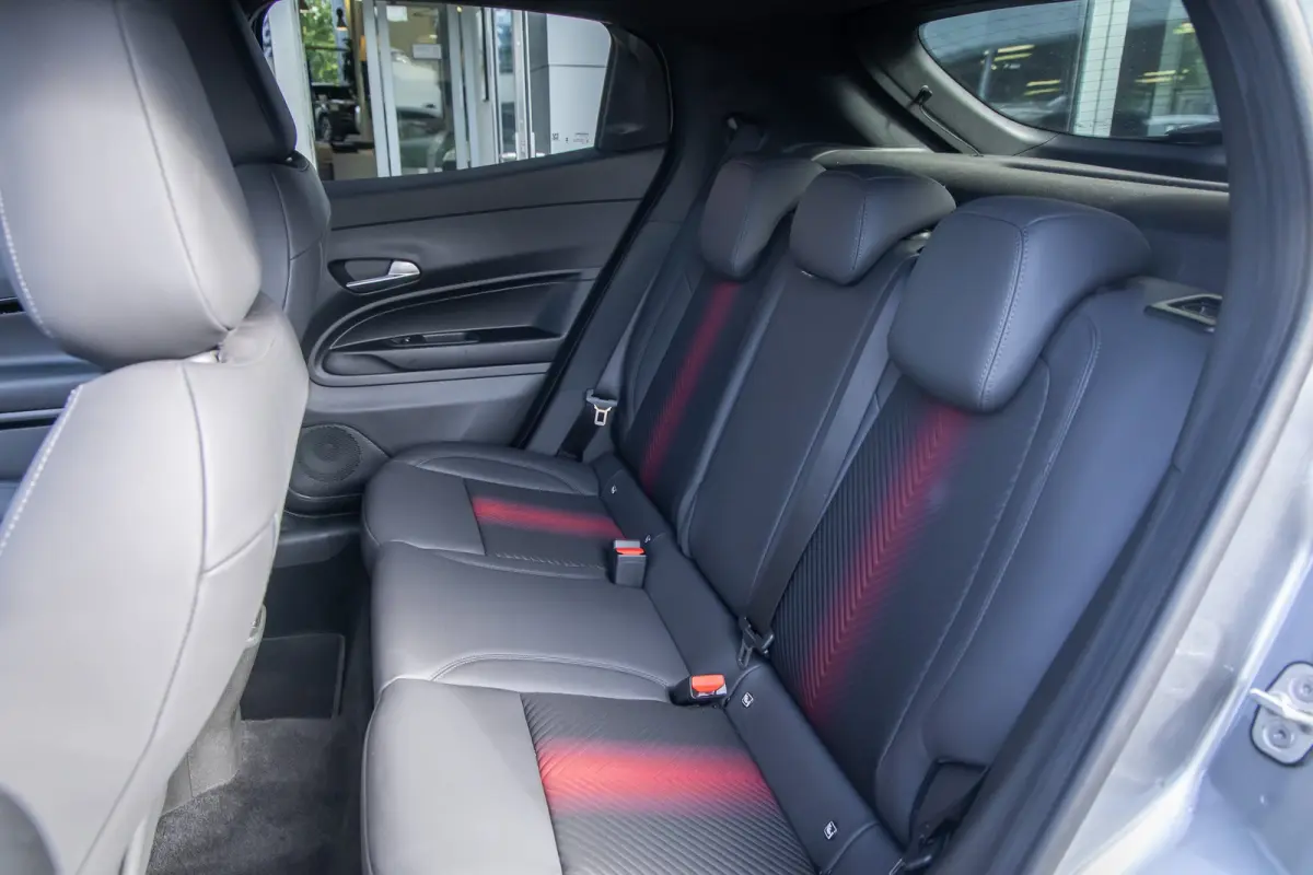 1.2 Turbo Hybrid Ibrida Speciale | Apple Carplay/Android Auto | Elek. Stoelen met Massagefunctie | Dodehoek detectie | Matrix LED | Keyless | Sfeerverlichting | Apple Carplay/Android Auto|te