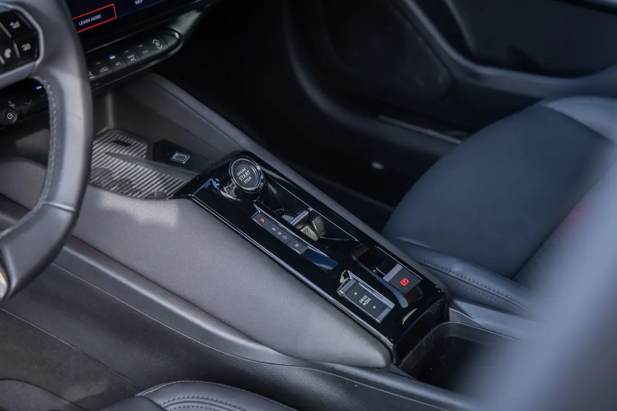 1.2 Turbo Hybrid Ibrida Speciale | Apple Carplay/Android Auto | Elek. Stoelen met Massagefunctie | Dodehoek detectie | Matrix LED | Keyless | Sfeerverlichting | Apple Carplay/Android Auto|te