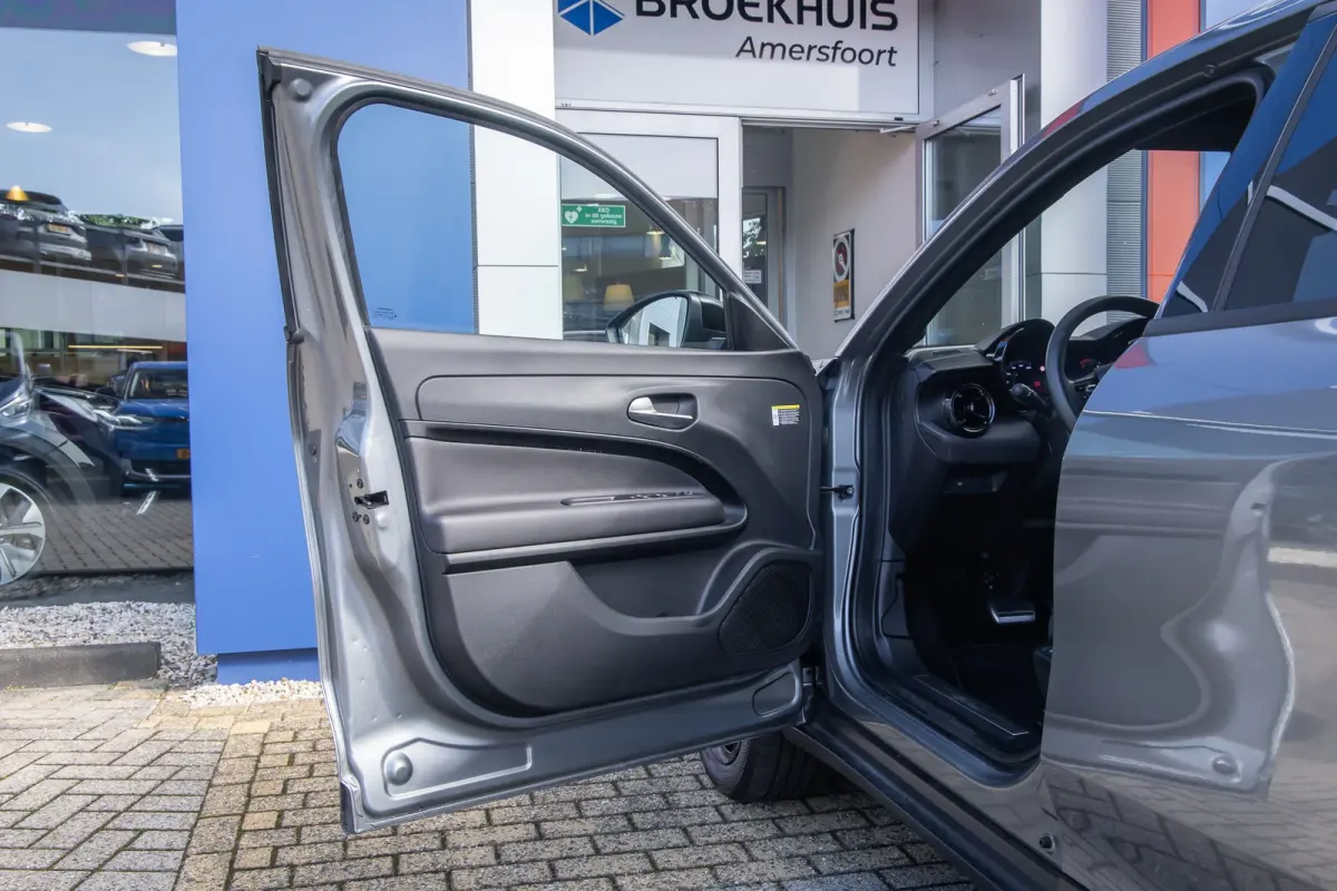 1.2 Turbo Hybrid Ibrida Speciale | Apple Carplay/Android Auto | Elek. Stoelen met Massagefunctie | Dodehoek detectie | Matrix LED | Keyless | Sfeerverlichting | Apple Carplay/Android Auto|te