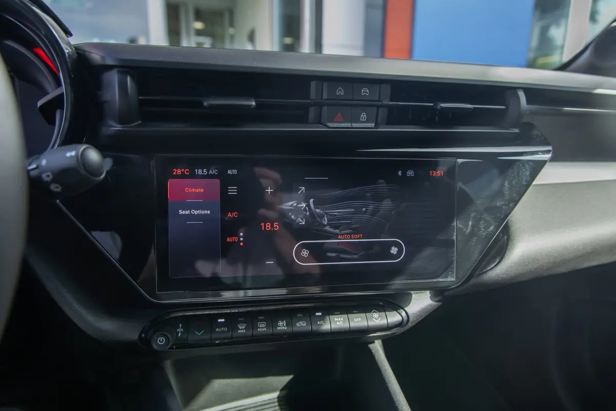 1.2 Turbo Hybrid Ibrida Speciale | Apple Carplay/Android Auto | Elek. Stoelen met Massagefunctie | Dodehoek detectie | Matrix LED | Keyless | Sfeerverlichting | Apple Carplay/Android Auto|te