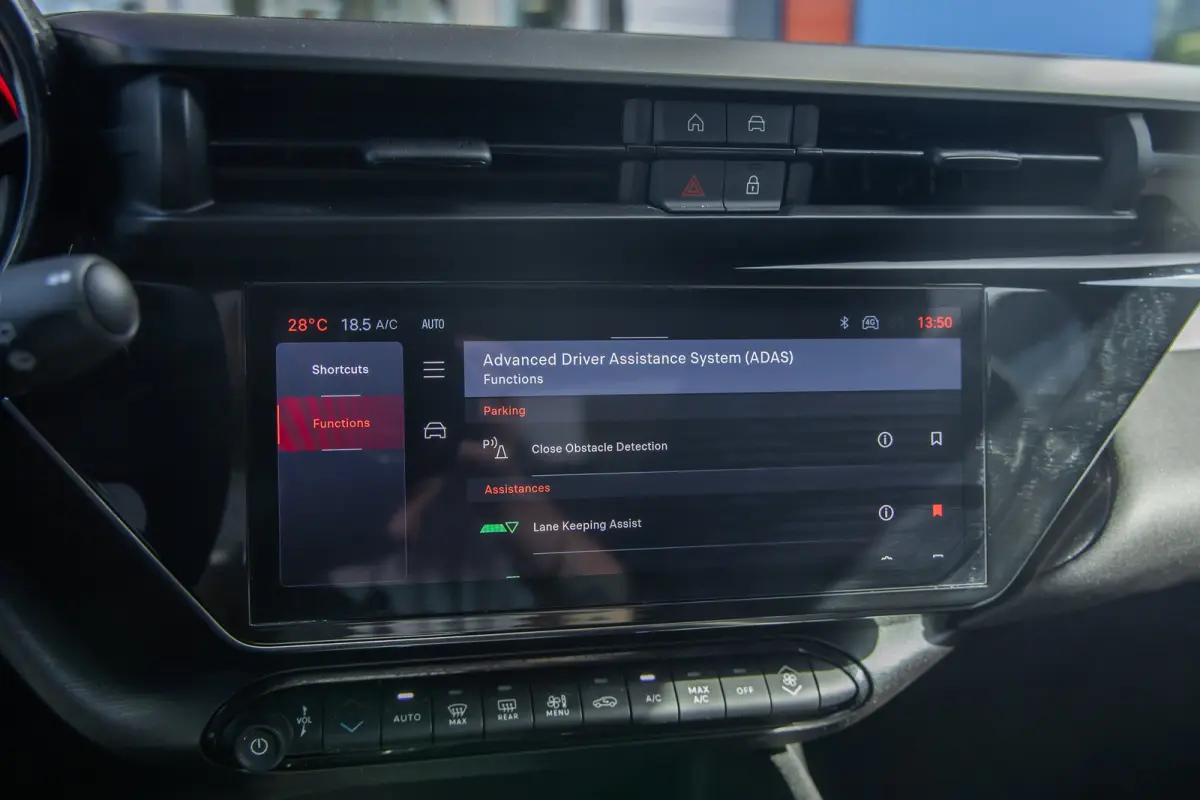 1.2 Turbo Hybrid Ibrida Speciale | Apple Carplay/Android Auto | Elek. Stoelen met Massagefunctie | Dodehoek detectie | Matrix LED | Keyless | Sfeerverlichting | Apple Carplay/Android Auto|te