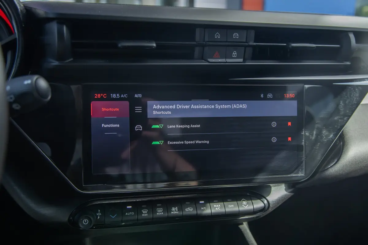 1.2 Turbo Hybrid Ibrida Speciale | Apple Carplay/Android Auto | Elek. Stoelen met Massagefunctie | Dodehoek detectie | Matrix LED | Keyless | Sfeerverlichting | Apple Carplay/Android Auto|te