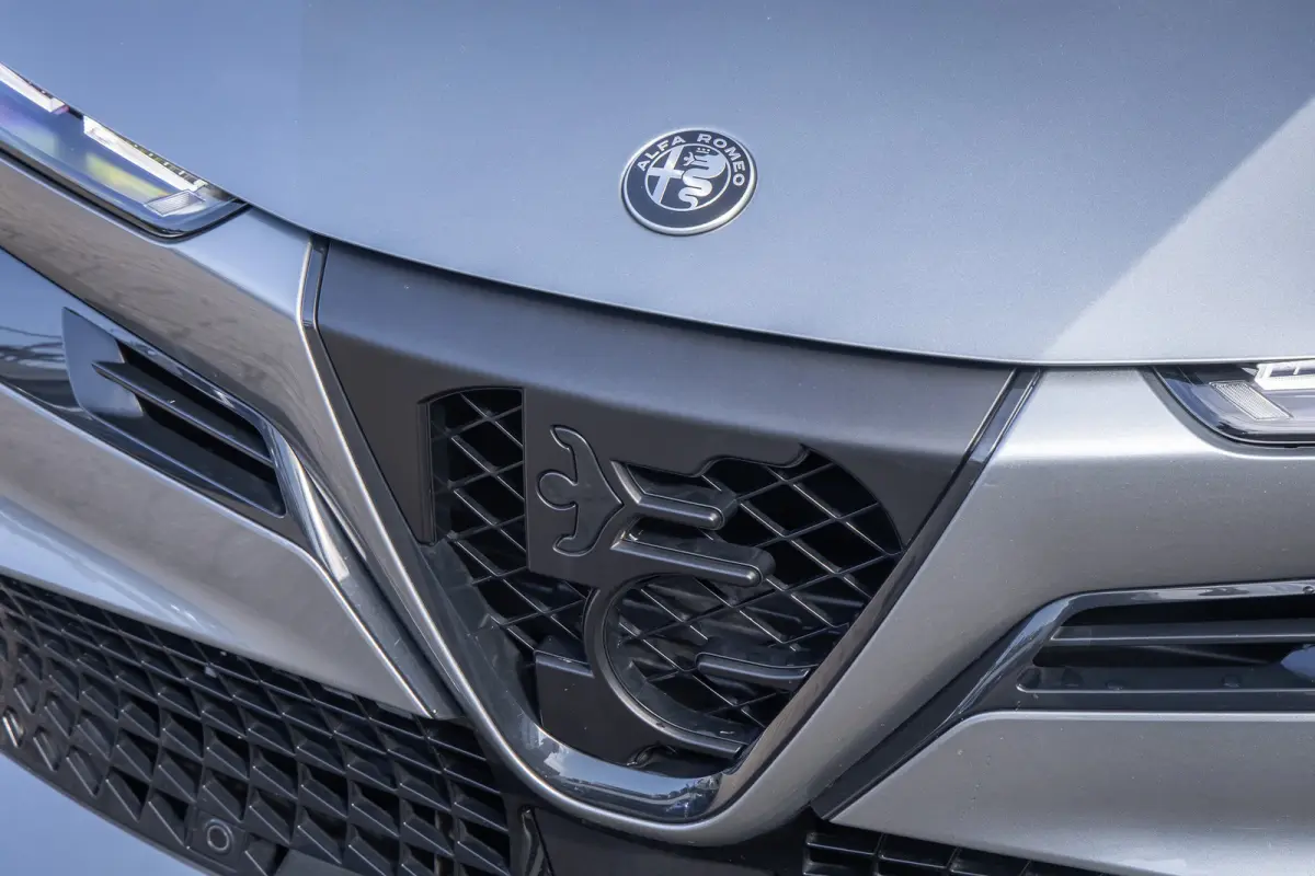 1.2 Turbo Hybrid Ibrida Speciale | Apple Carplay/Android Auto | Elek. Stoelen met Massagefunctie | Dodehoek detectie | Matrix LED | Keyless | Sfeerverlichting | Apple Carplay/Android Auto|te