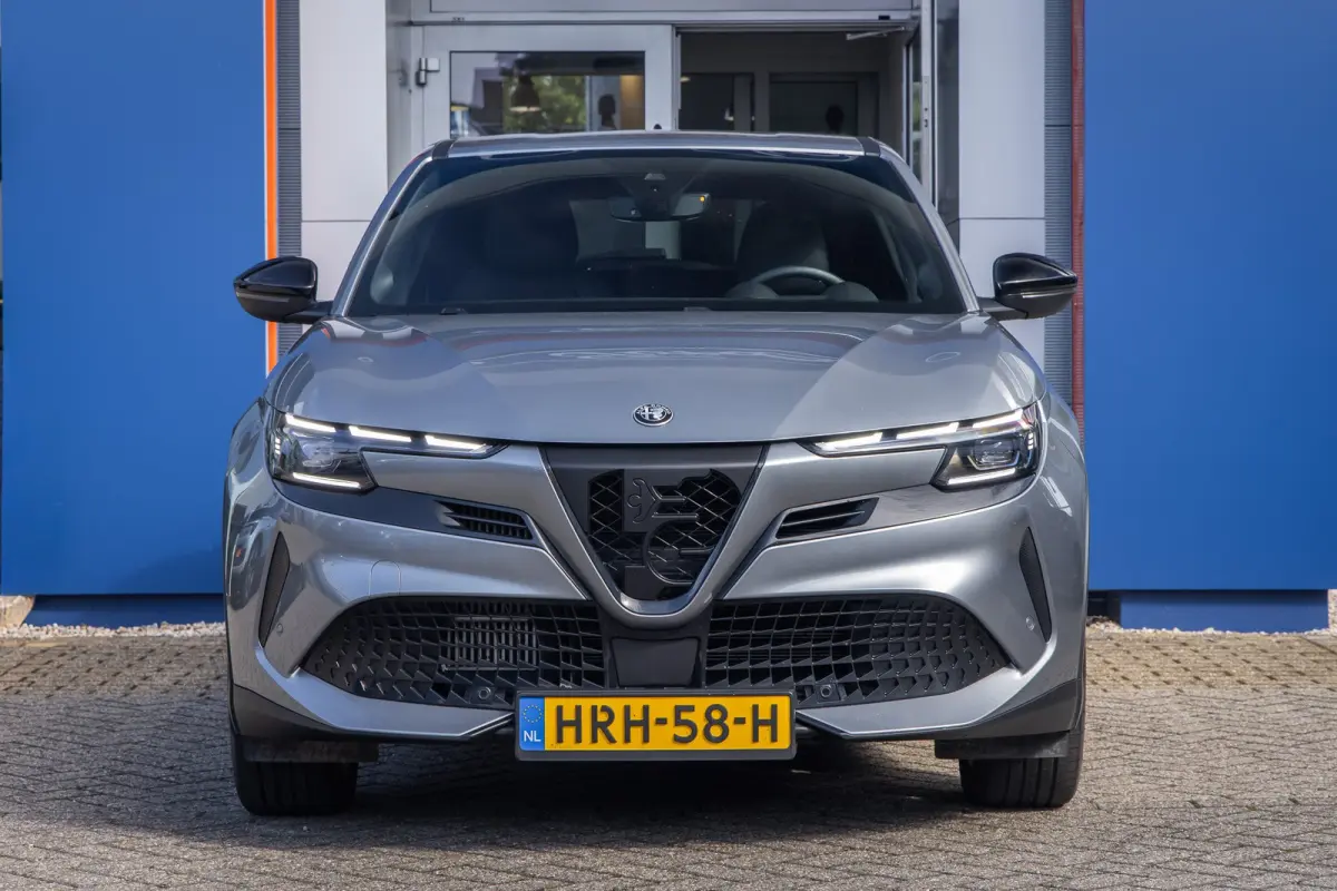 1.2 Turbo Hybrid Ibrida Speciale | Apple Carplay/Android Auto | Elek. Stoelen met Massagefunctie | Dodehoek detectie | Matrix LED | Keyless | Sfeerverlichting | Apple Carplay/Android Auto|te
