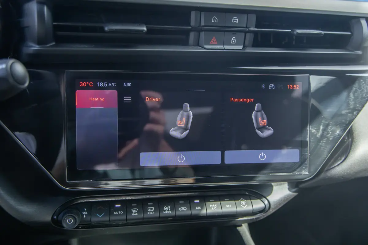 1.2 Turbo Hybrid Ibrida Speciale | Apple Carplay/Android Auto | Elek. Stoelen met Massagefunctie | Dodehoek detectie | Matrix LED | Keyless | Sfeerverlichting | Apple Carplay/Android Auto|te