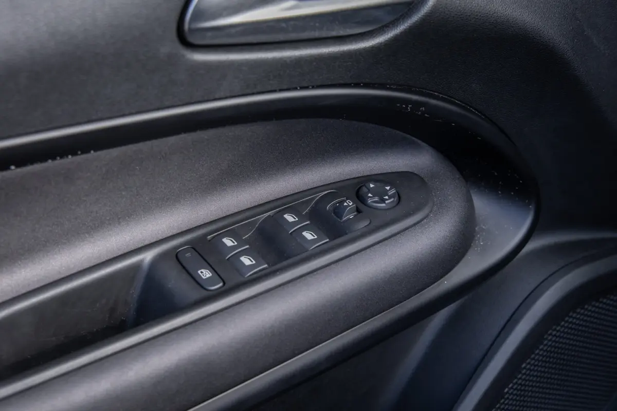 1.2 Turbo Hybrid Ibrida Speciale | Apple Carplay/Android Auto | Elek. Stoelen met Massagefunctie | Dodehoek detectie | Matrix LED | Keyless | Sfeerverlichting | Apple Carplay/Android Auto|te