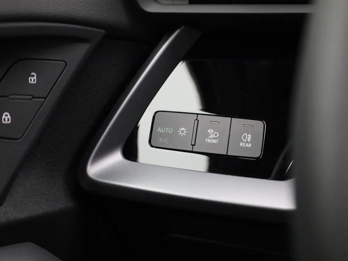 30 TFSI Advanced edition 116 PK | Automaat | Adaptive cruise control | Panoramadak | Camera | Head-up display | Navigatie | SONOS | Autom. airconditioning 3 zones | Stoelverwarming voorin | 
