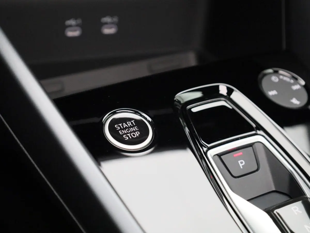 30 TFSI Advanced edition 116 PK | Automaat | Adaptive cruise control | Panoramadak | Camera | Head-up display | Navigatie | SONOS | Autom. airconditioning 3 zones | Stoelverwarming voorin | 
