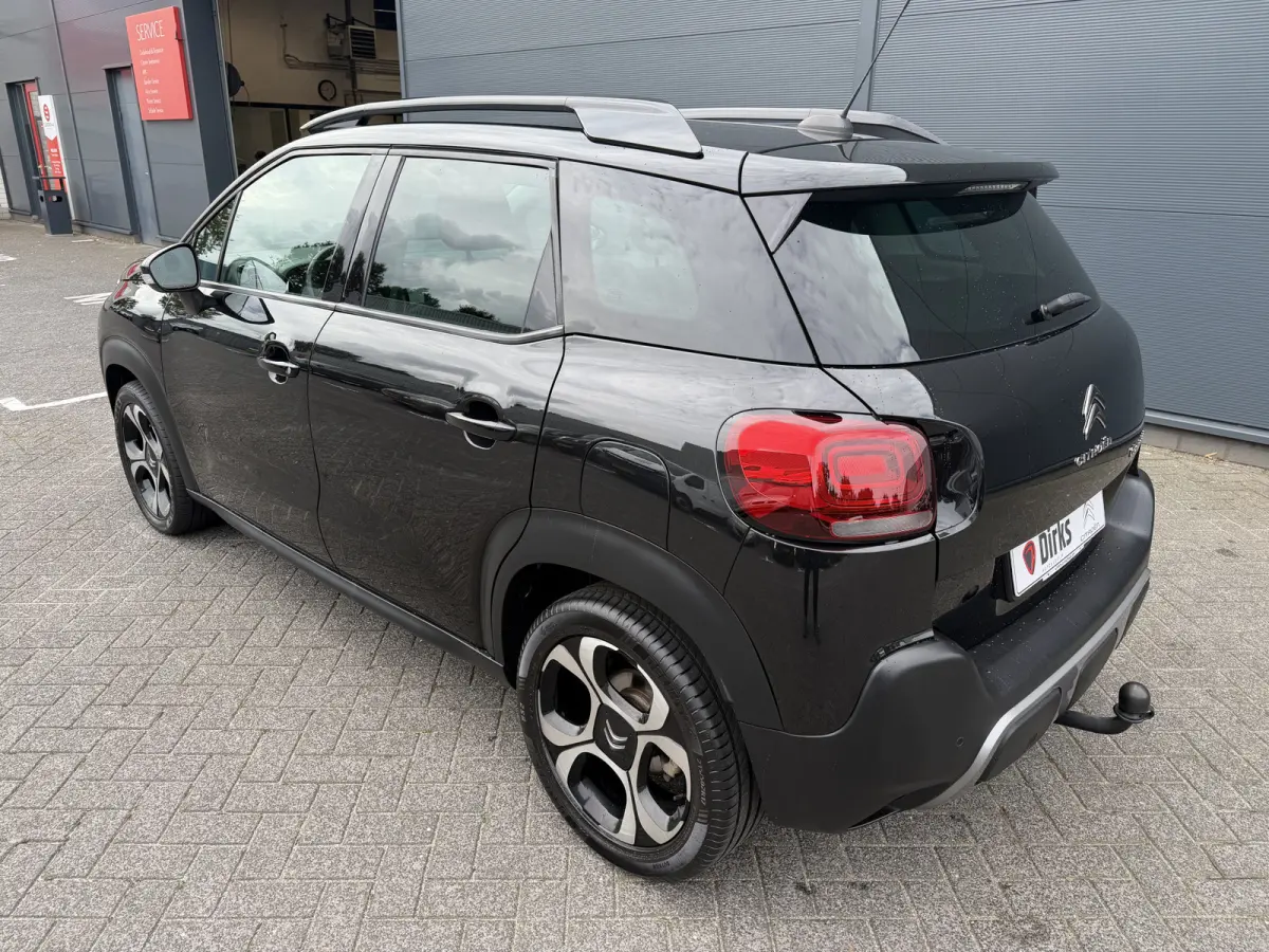110pk Shine (Trekhaak - Camera - Parkeersensoren V+A - Automatische Airco - Navigatie - Apple Carplay)