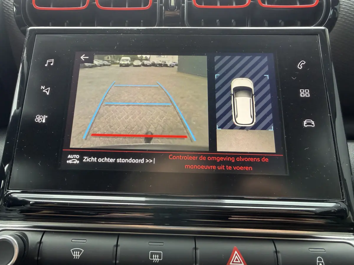 110pk Shine (Trekhaak - Camera - Parkeersensoren V+A - Automatische Airco - Navigatie - Apple Carplay)