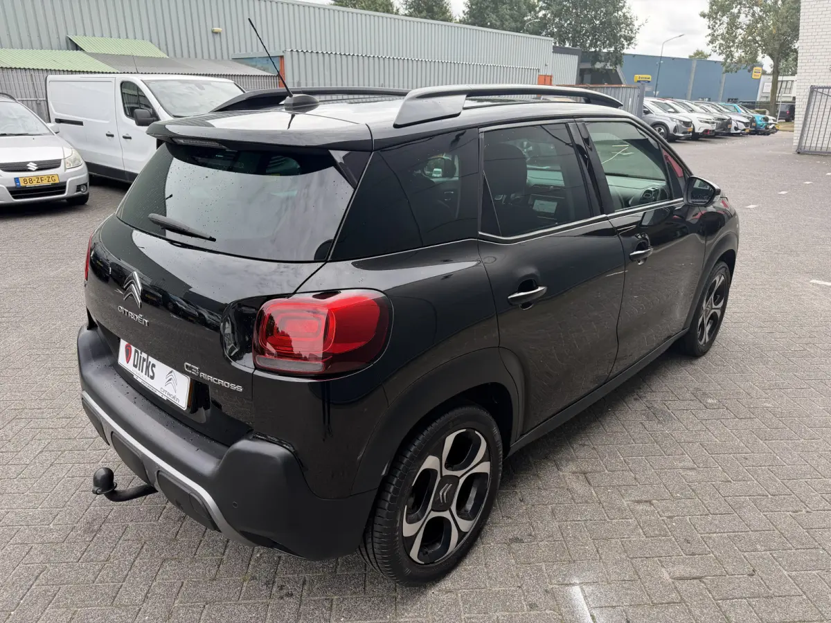 110pk Shine (Trekhaak - Camera - Parkeersensoren V+A - Automatische Airco - Navigatie - Apple Carplay)