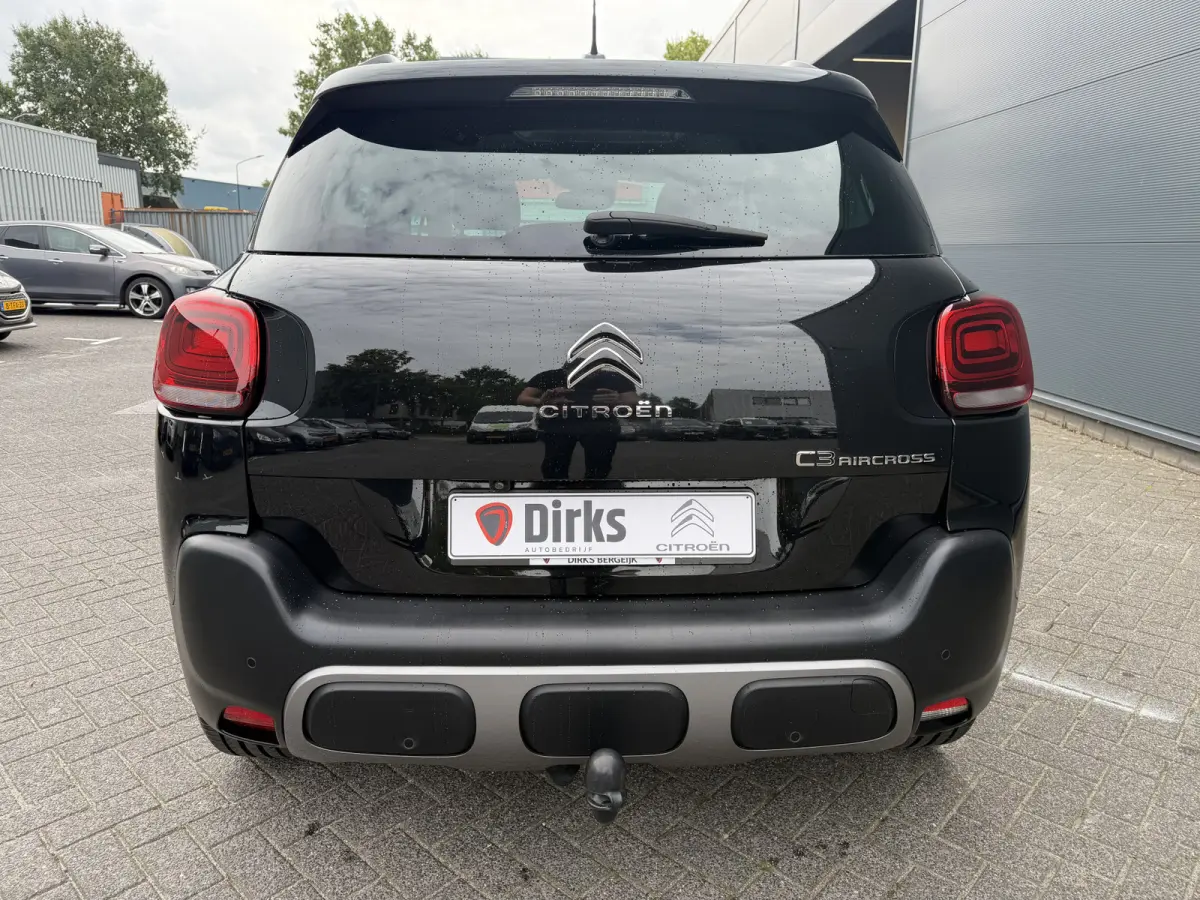 110pk Shine (Trekhaak - Camera - Parkeersensoren V+A - Automatische Airco - Navigatie - Apple Carplay)