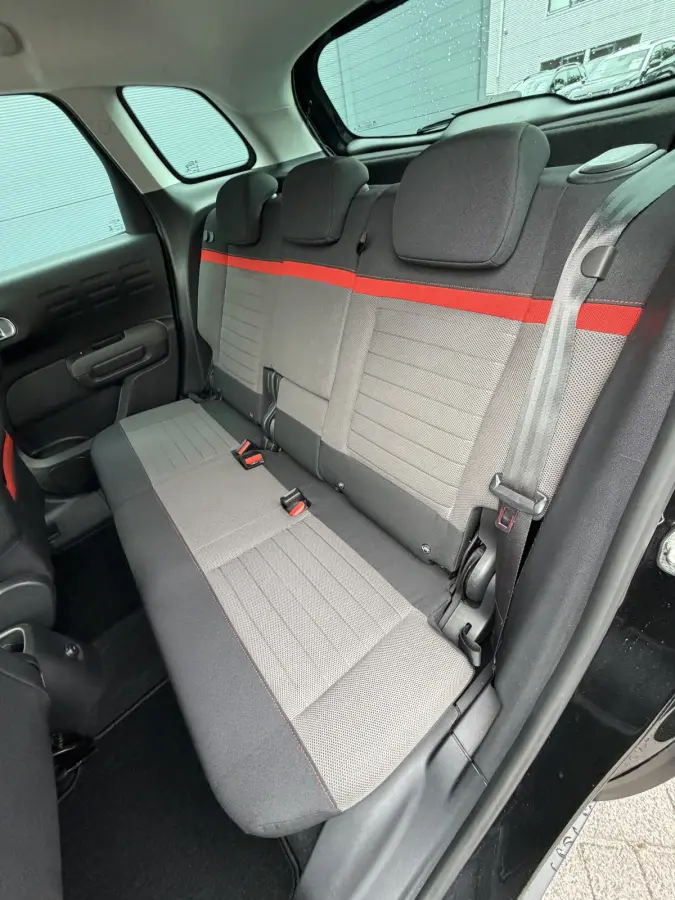 110pk Shine (Trekhaak - Camera - Parkeersensoren V+A - Automatische Airco - Navigatie - Apple Carplay)