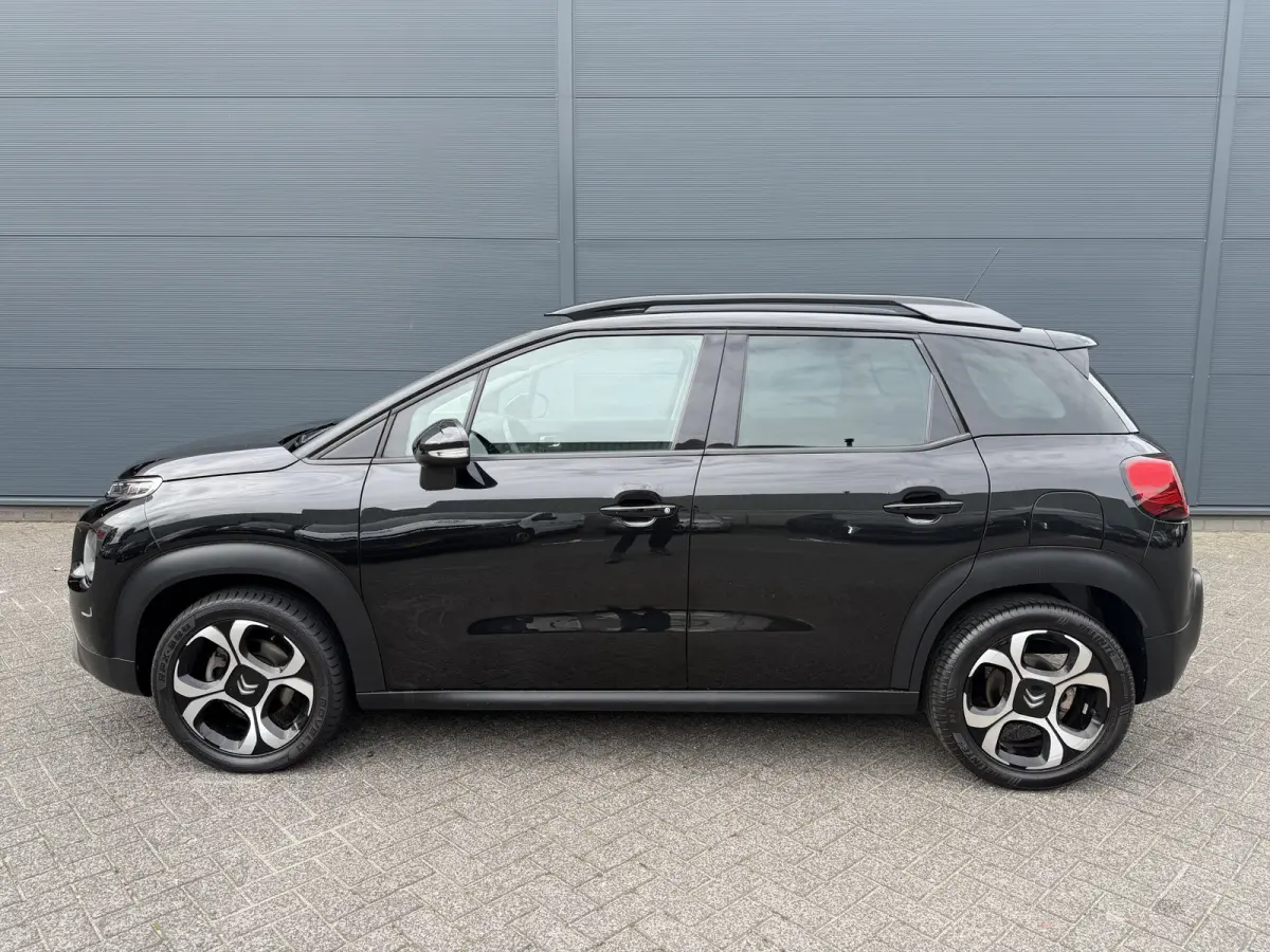 110pk Shine (Trekhaak - Camera - Parkeersensoren V+A - Automatische Airco - Navigatie - Apple Carplay)