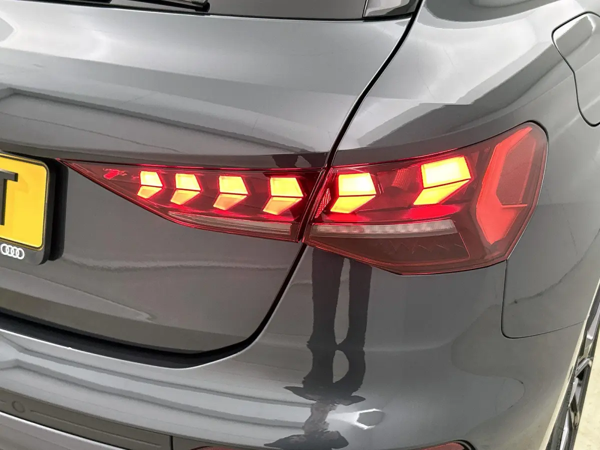 40 TFSI e Advanced edition 204 PK | Navigatie | Camera | Cruise control | Climate Control | Stoelverwarming | 18 Inch Velgen Zwart | Parkeersensoren |