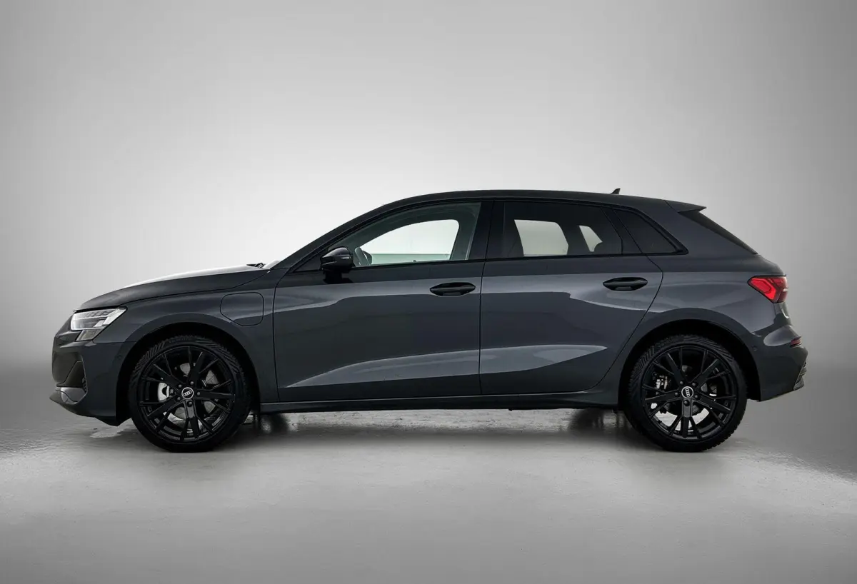 40 TFSI e Advanced edition 204 PK | Navigatie | Camera | Cruise control | Climate Control | Stoelverwarming | 18 Inch Velgen Zwart | Parkeersensoren |