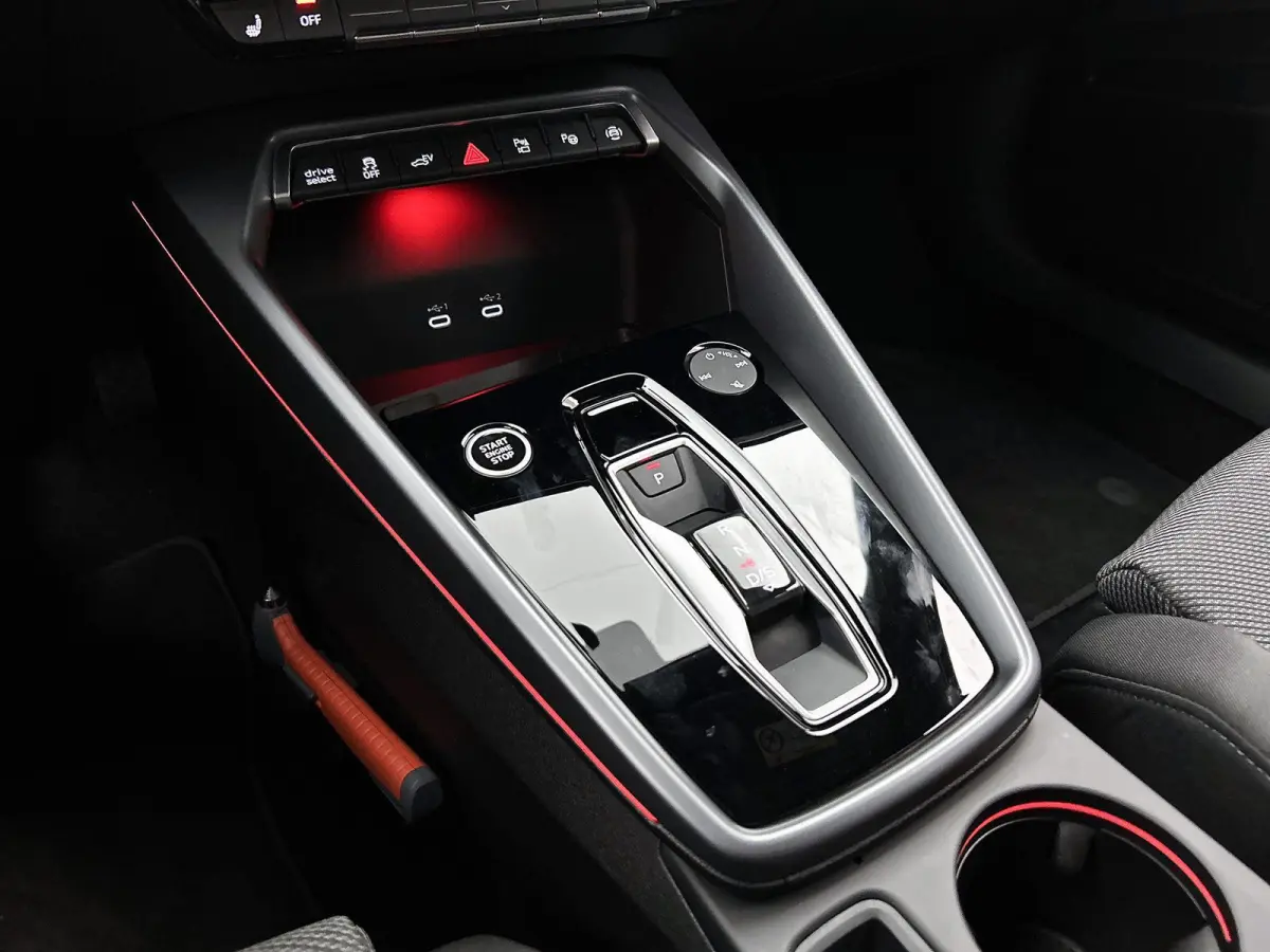 40 TFSI e Advanced edition 204 PK | Navigatie | Camera | Cruise control | Climate Control | Stoelverwarming | 18 Inch Velgen Zwart | Parkeersensoren |