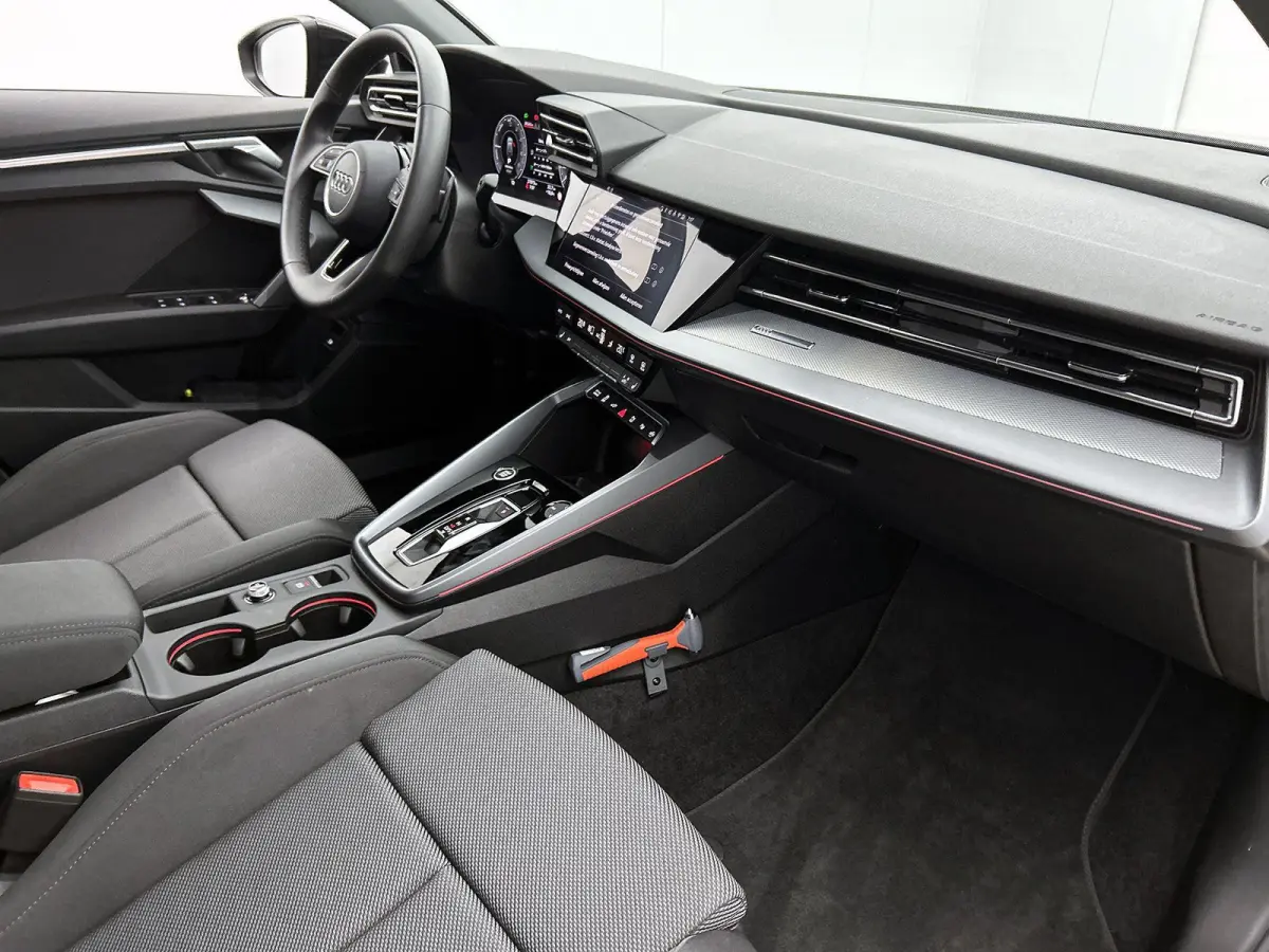 40 TFSI e Advanced edition 204 PK | Navigatie | Camera | Cruise control | Climate Control | Stoelverwarming | 18 Inch Velgen Zwart | Parkeersensoren |