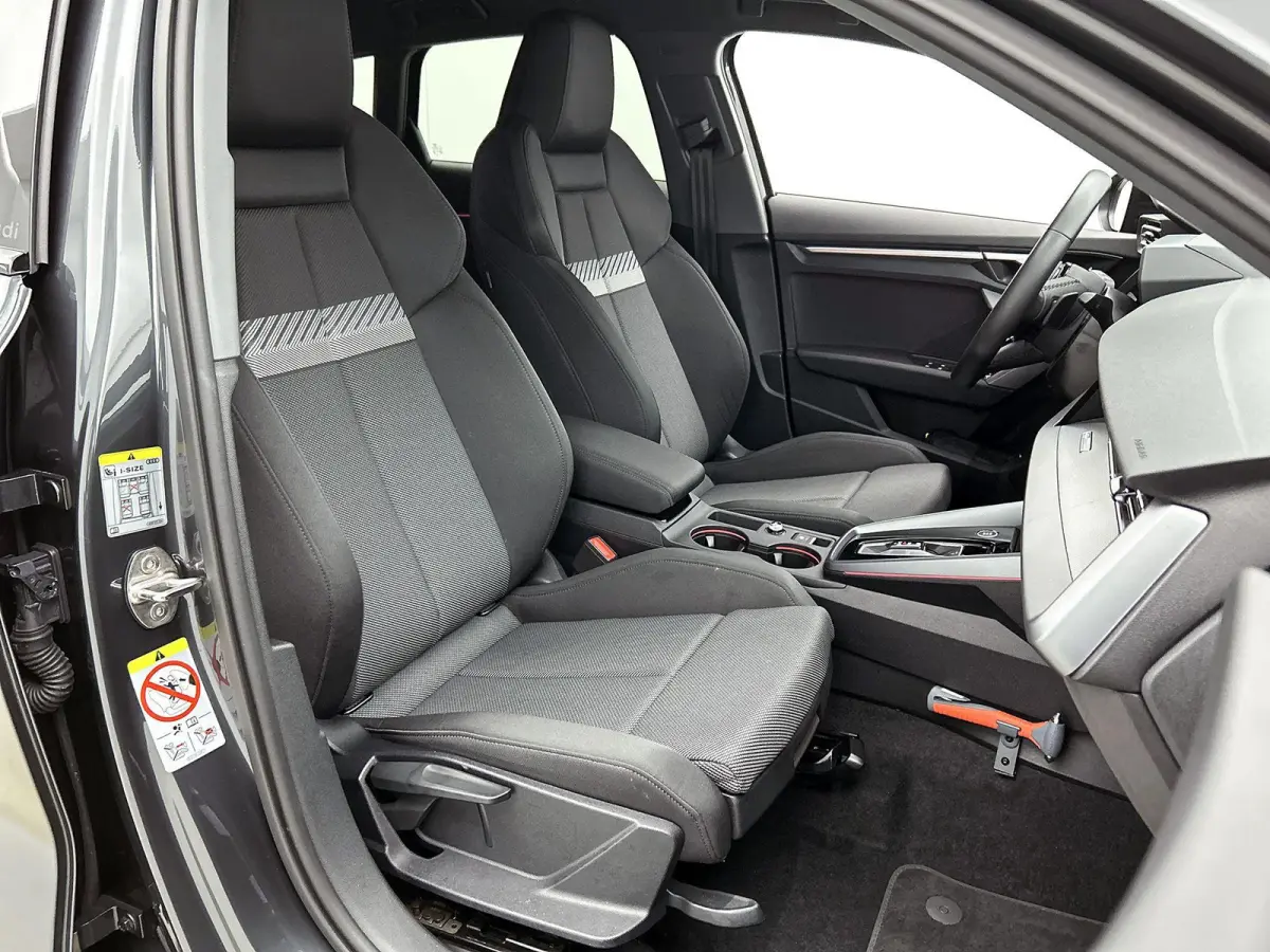 40 TFSI e Advanced edition 204 PK | Navigatie | Camera | Cruise control | Climate Control | Stoelverwarming | 18 Inch Velgen Zwart | Parkeersensoren |