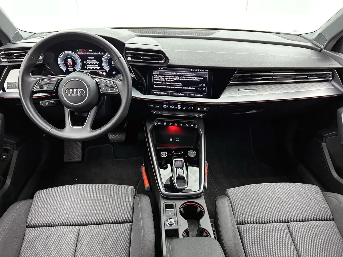 40 TFSI e Advanced edition 204 PK | Navigatie | Camera | Cruise control | Climate Control | Stoelverwarming | 18 Inch Velgen Zwart | Parkeersensoren |