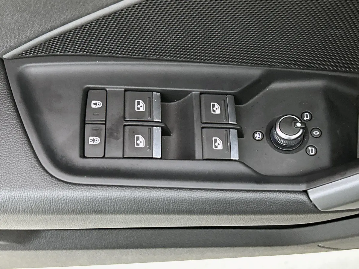40 TFSI e Advanced edition 204 PK | Navigatie | Camera | Cruise control | Climate Control | Stoelverwarming | 18 Inch Velgen Zwart | Parkeersensoren |