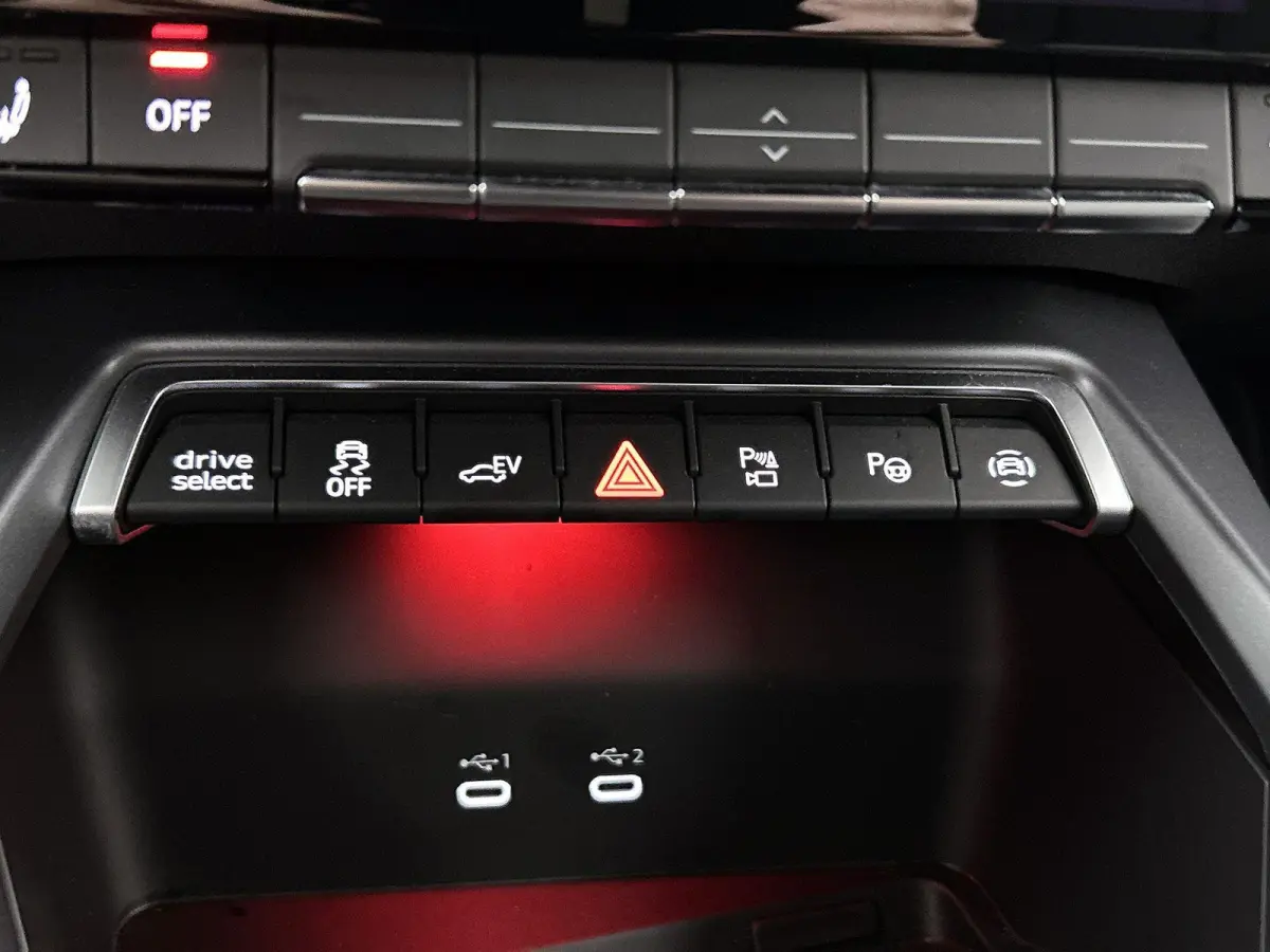 40 TFSI e Advanced edition 204 PK | Navigatie | Camera | Cruise control | Climate Control | Stoelverwarming | 18 Inch Velgen Zwart | Parkeersensoren |