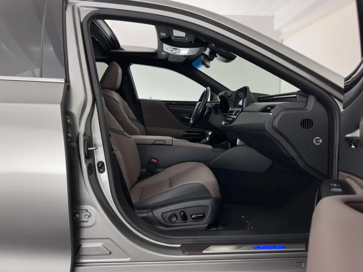 Business Line (INCL-BTW) Aut. *PANO | LEATHER | FULL-LED | ADAPTIVE-CRUISE | BLINDSPOT | KEYLESS | CAMERA | HEATED-COMFORTSEATS | NAVI-FULLMAP | PRIVACY-GLASS | SHIFTPADDLES | ECC | PDC | 18