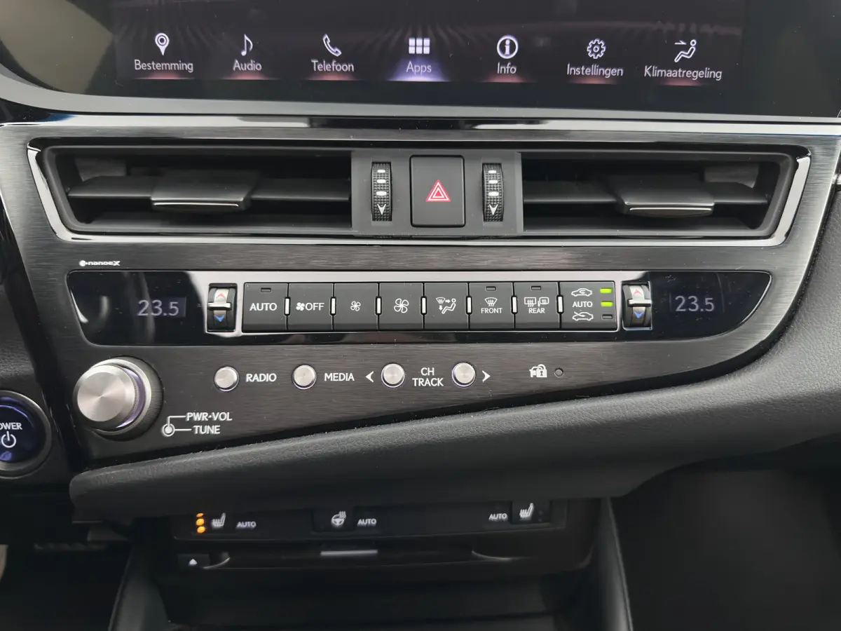 Business Line (INCL-BTW) Aut. *PANO | LEATHER | FULL-LED | ADAPTIVE-CRUISE | BLINDSPOT | KEYLESS | CAMERA | HEATED-COMFORTSEATS | NAVI-FULLMAP | PRIVACY-GLASS | DAB | DIGI-COCKPIT | SHIFTPAD
