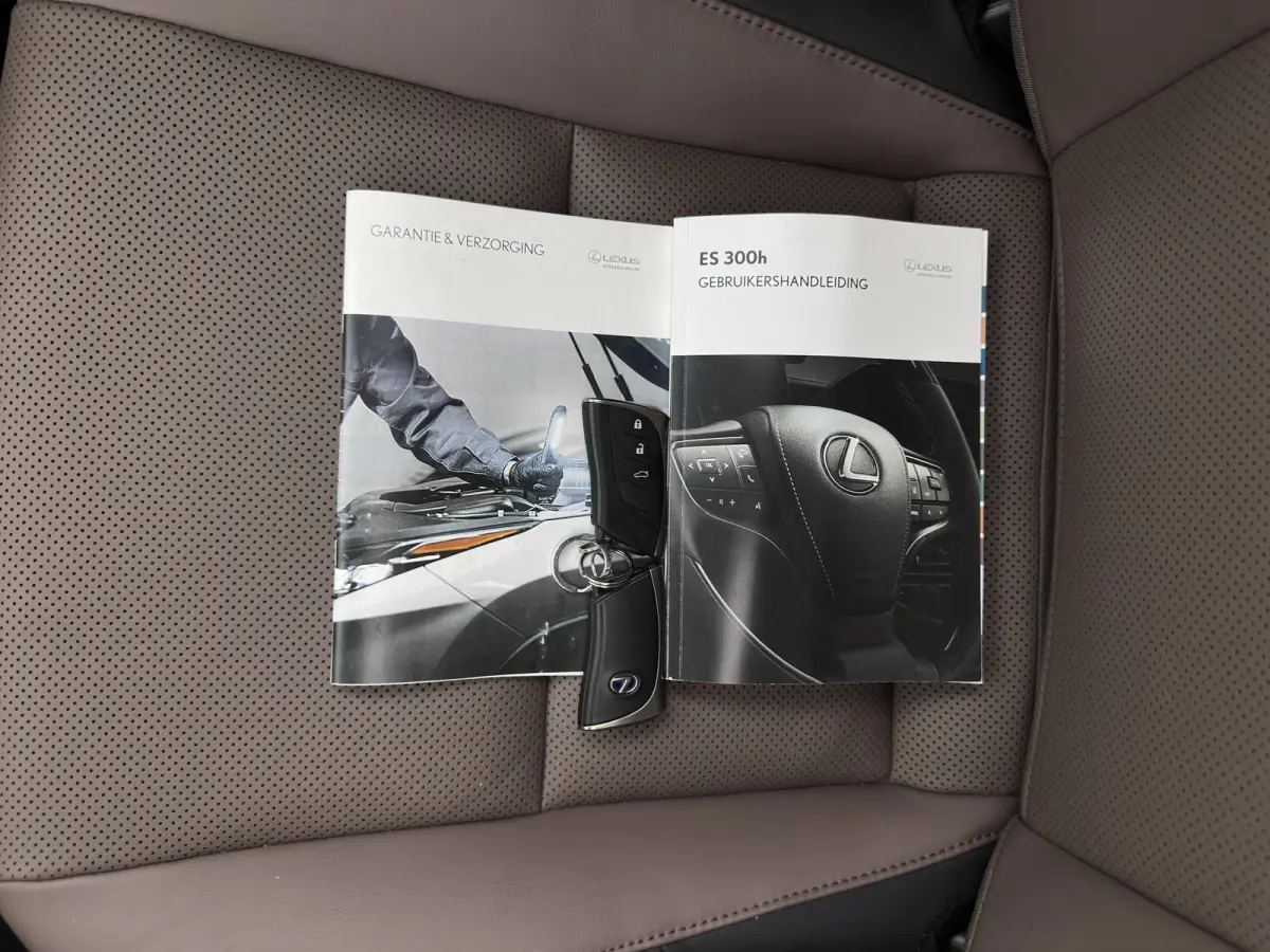 Business Line (INCL-BTW) Aut. *PANO | LEATHER | FULL-LED | ADAPTIVE-CRUISE | BLINDSPOT | KEYLESS | CAMERA | HEATED-COMFORTSEATS | NAVI-FULLMAP | PRIVACY-GLASS | SHIFTPADDLES | ECC | PDC | 18