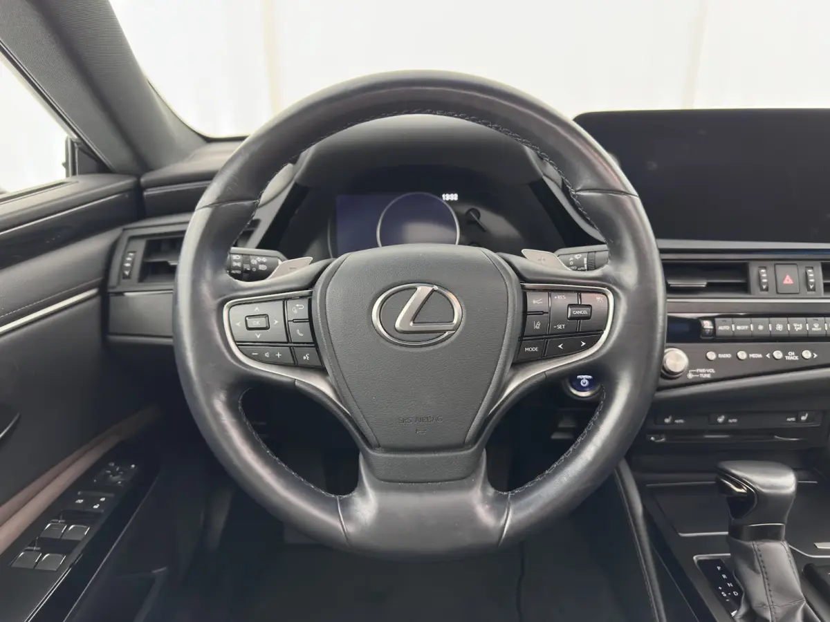 Business Line (INCL-BTW) Aut. *PANO | LEATHER | FULL-LED | ADAPTIVE-CRUISE | BLINDSPOT | KEYLESS | CAMERA | HEATED-COMFORTSEATS | NAVI-FULLMAP | PRIVACY-GLASS | DAB | DIGI-COCKPIT | SHIFTPAD