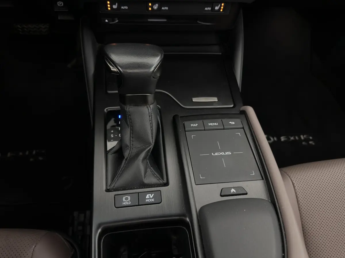 Business Line (INCL-BTW) Aut. *PANO | LEATHER | FULL-LED | ADAPTIVE-CRUISE | BLINDSPOT | KEYLESS | CAMERA | HEATED-COMFORTSEATS | NAVI-FULLMAP | PRIVACY-GLASS | SHIFTPADDLES | ECC | PDC | 18